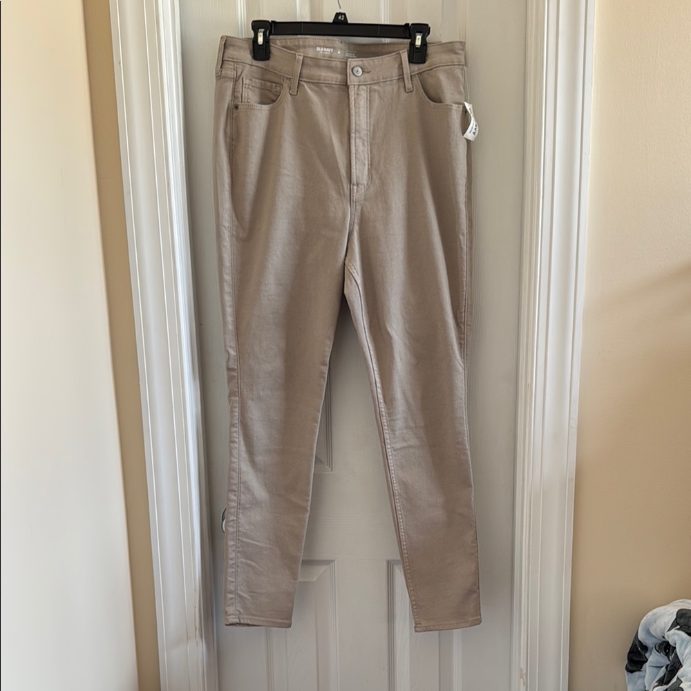 Old Navy Tan Skinny Pants with Comfortable Fit